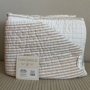 NWT King Reversible Cotton Stripe Quilt Khaki - Threshold
